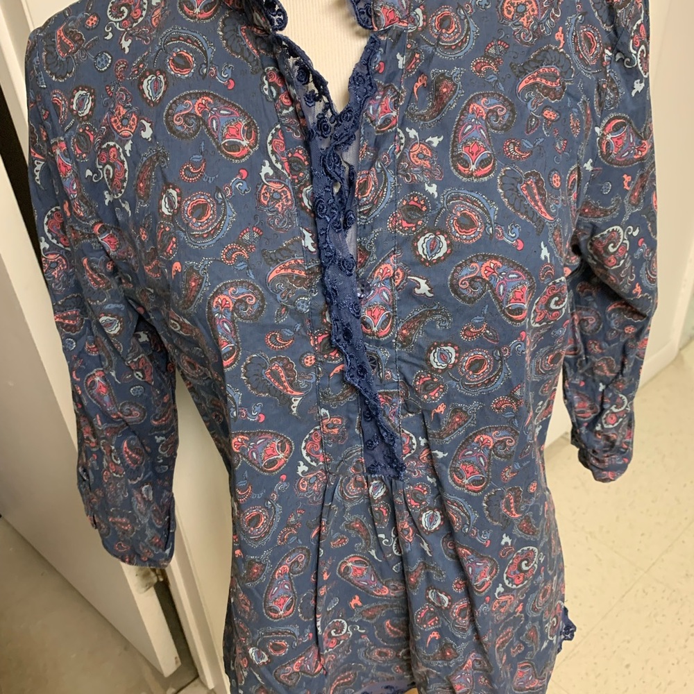 Dressbarn large blouse with lace on hems